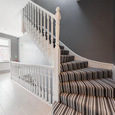Boutique Modern Hotel Room For Two Near Tube And Bus Stations Londres Exterior foto