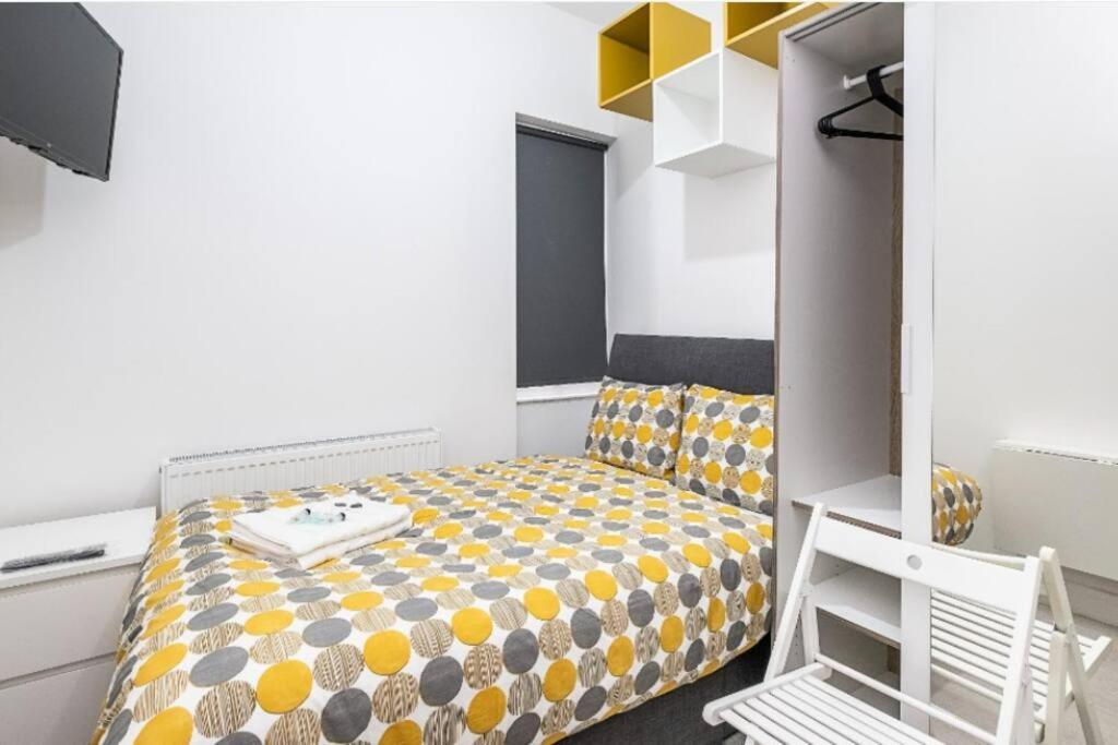 Boutique Modern Hotel Room For Two Near Tube And Bus Stations Londres Exterior foto