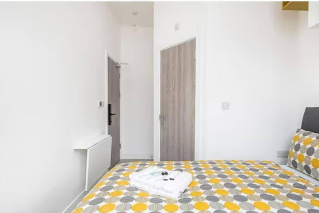 Boutique Modern Hotel Room For Two Near Tube And Bus Stations Londres Exterior foto