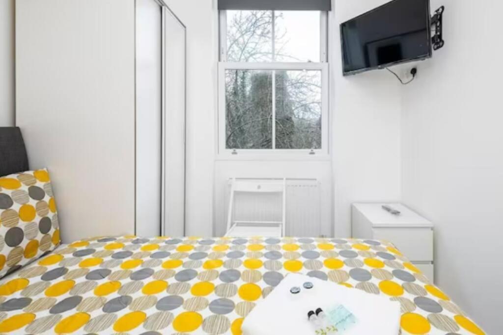 Boutique Modern Hotel Room For Two Near Tube And Bus Stations Londres Exterior foto