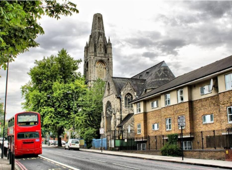 Boutique Modern Hotel Room For Two Near Tube And Bus Stations Londres Exterior foto