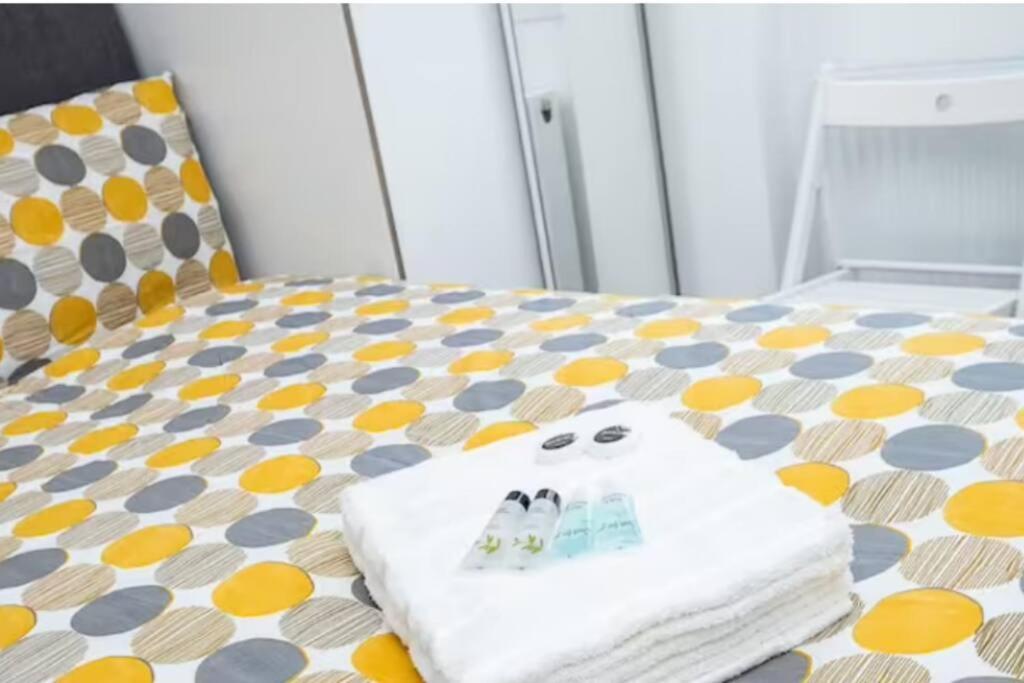 Boutique Modern Hotel Room For Two Near Tube And Bus Stations Londres Exterior foto
